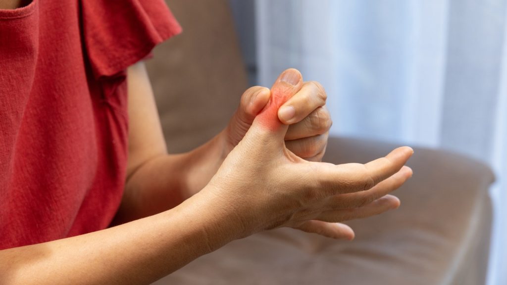 5 ways to reduce uric acid levels and prevent joint pain