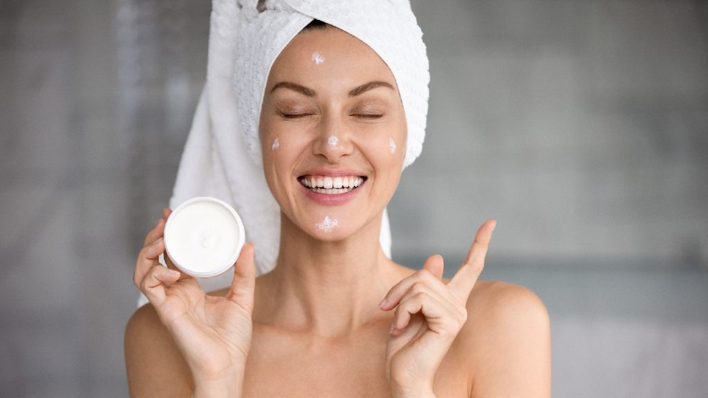 How to layer winter skincare? Expert tips and common mistakes