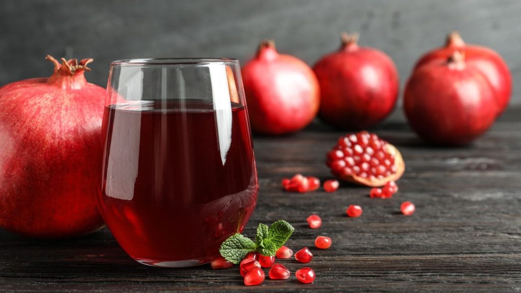 Nutritionist shares 10 collagen-boosting drinks to slow skin ageing